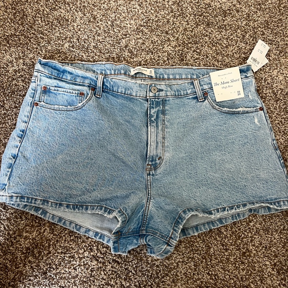 Abercrombie Mom short - brand new